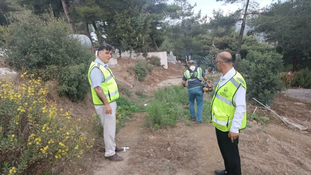 MEZARLIKLARDA TEMİZLİK VE İLAÇLAMA ÇALIŞMASI