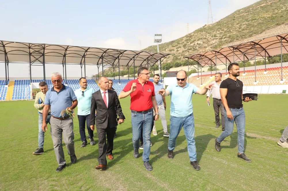 İSKENDERUN BELEDİYE BAŞKANI MEHMET DÖNMEZ SARISEKİ FUAT TOSYALI STADINDA İNCELEMELERDE BULUNDU