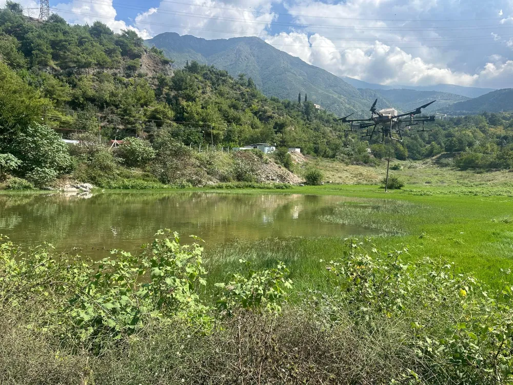 KARADAN ULAŞILAMAYAN NOKTALAR DRONE İLE İLAÇLANDI