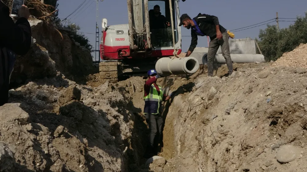 ALTINÖZÜ ZEYTİNDALI MAHALLESİ’NDE ALTYAPI YENİLENİYOR 