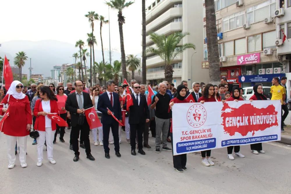 İSKENDERUN’DA 19 MAYIS GENÇLİK YÜRÜYÜŞÜ DÜZENLENDİ