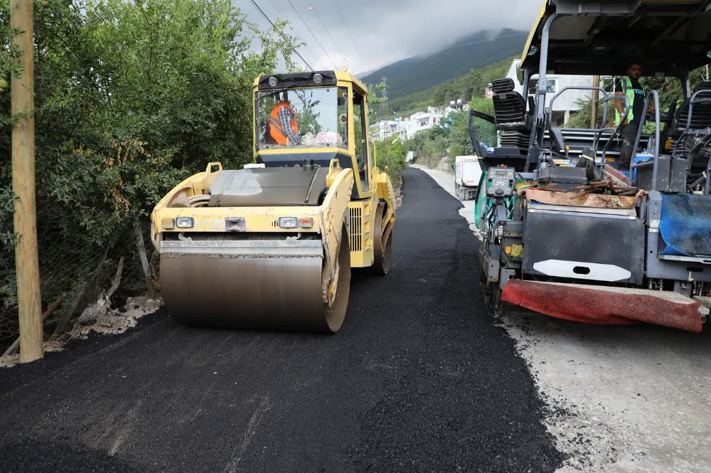 İSKENDERUN BELEDİYESİ ASFALT ÇALIŞMALARINI SÜRDÜRÜYOR