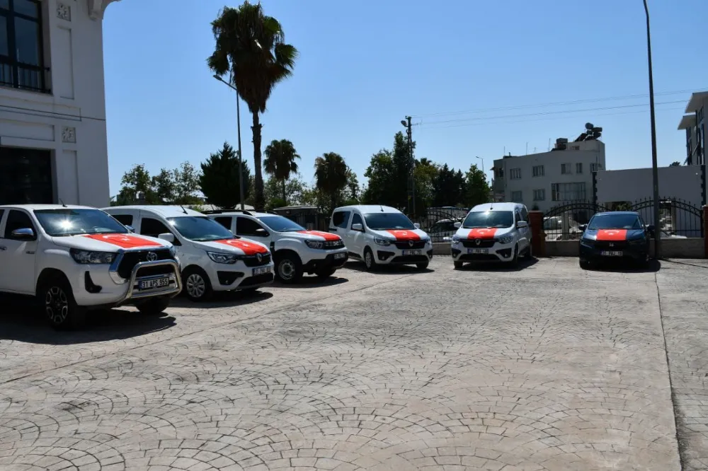 PAYAS İLÇE EMNİYET MÜDÜRLÜĞÜNE VE İLÇE JANDARMA KOMUTANLIĞINA HİBE EDİLEN 9 ARAÇ HİZMETE ALINDI