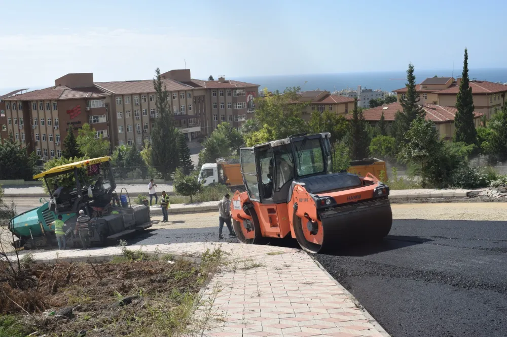 DENİZCİLER MAHALLESİNDE YOLLAR YENİLENİYOR 