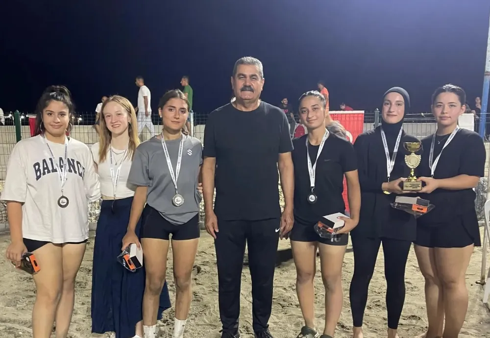 İSKENDERUN BELEDİYESİ 30 AĞUSTOS ZAFER KUPASI PLAJ VOLEYBOLU TURNUVASI MUHTEŞEM FİNAL SERİSİ MAÇLARI İLE SONA ERDİ