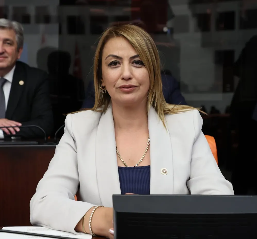 YILDIRIM KARA: TASARRUF TEDBIRLERI, ÇOCUKLARIN ÜCRETSIZ YEMEK HAKKINI ENGELLEMEK İÇIN MI KULLANILIYOR?