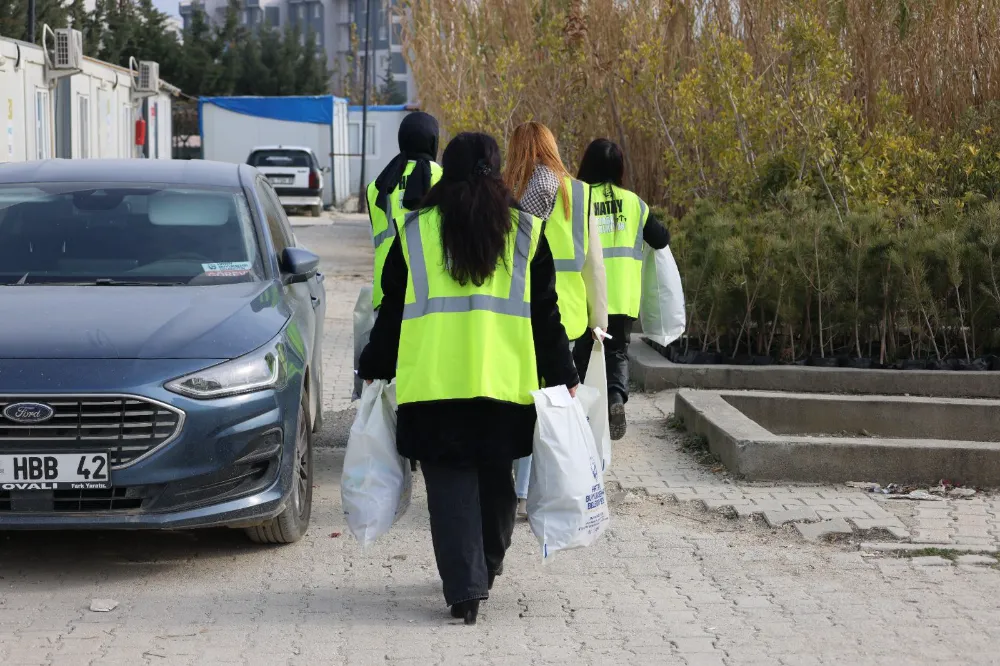 HBB’DEN KONTEYNER KENTLERDEKİ VATANDAŞLARA KIYAFET YARDIMI