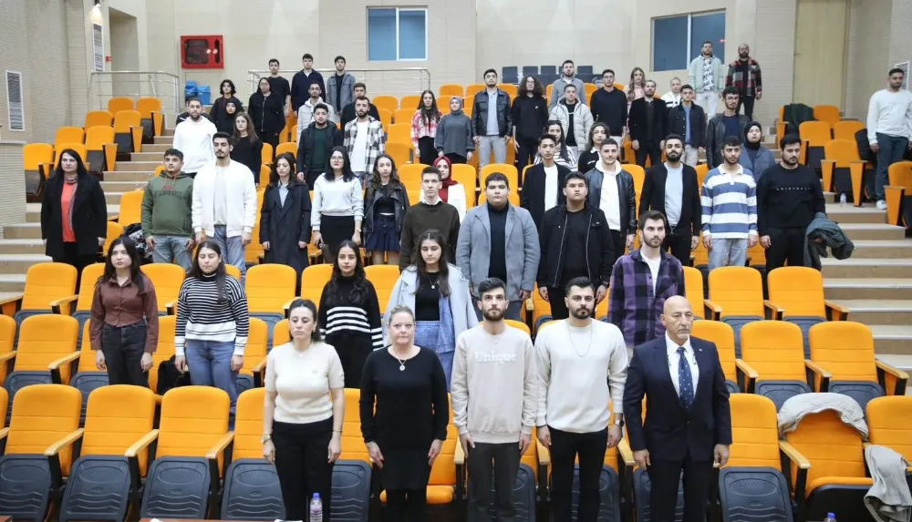 İSTE’DE ‘MESLEKİ İNGİLİZCENİN SEKTÖR AÇISINDAN ÖNEMİ’ KONFERANSI