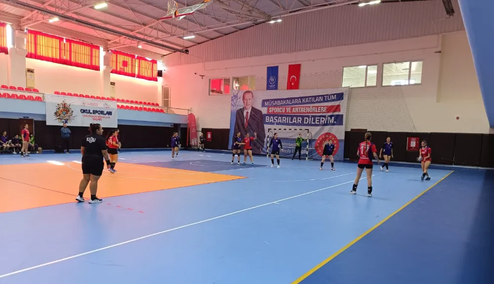 İSKENDERUN BELEDİYE SPOR KIZ HENTBOL TAKIMI BAŞARIYA DOYMUYOR 35-22