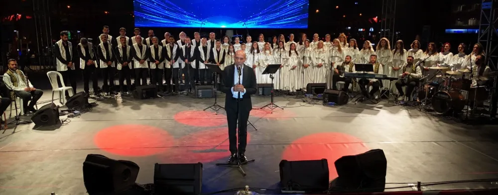 MEDENİYETLER KOROSU’NUN CUMHURİYET KONSERİ MEST ETTİ