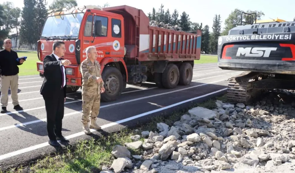BAŞKAN AMAÇ, DR. SADIK AHMET CADDESİ’NDEKİ KALDIRIM GENİŞLETME ÇALIŞMALARINI İNCELEDİ