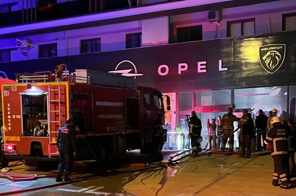 BELEN’DE BİR BİNADA ÇIKAN YANGINDA İKİ KİŞİ HAYATINI KAYBETTİ 