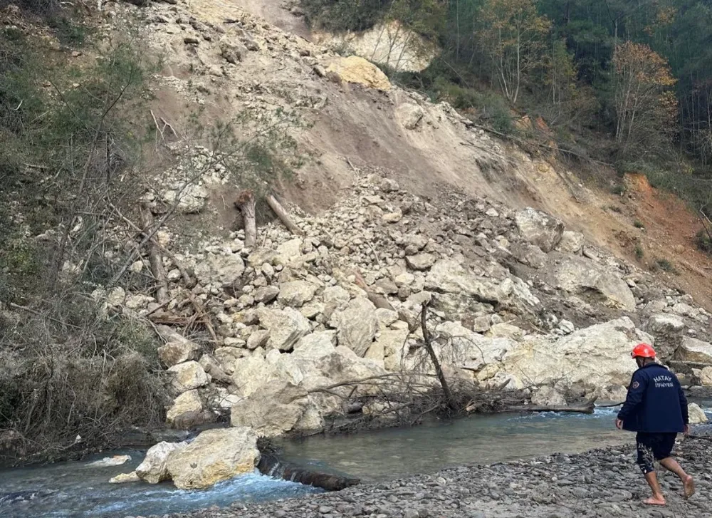 GEÇİLMEZ KALYONU BÖLGESİNDE 300 METRELİK HEYELAN