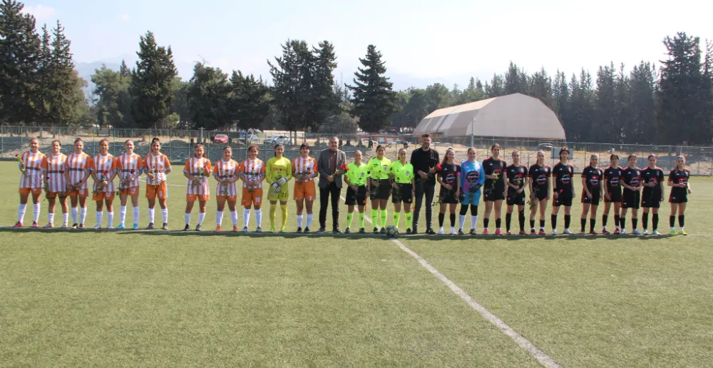 DÖRTYOL BELEDİYE SPOR İLE 1939 GÜNEY YILDIZI MAÇINDA TÜRK FUTBOLU KADINLARA EMANETTİ