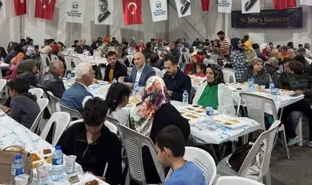 KAYMAKAM ALTAY, KURUM AMİRLERİ VE VATANDAŞLARLA İFTAR YAPTI 