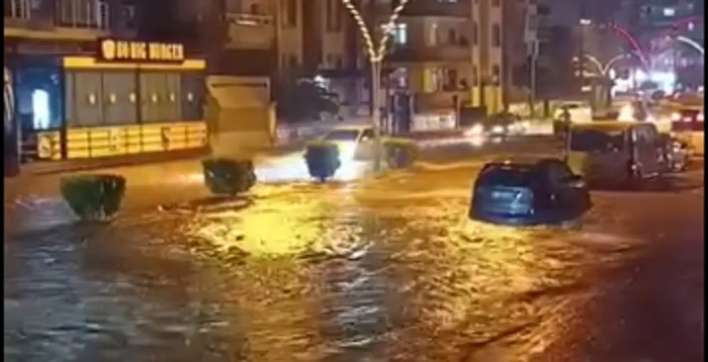 DÖRTYOL VE PAYAS’TA ŞİDDETLİ YAĞIŞ HAYATI FELÇ ETTİ