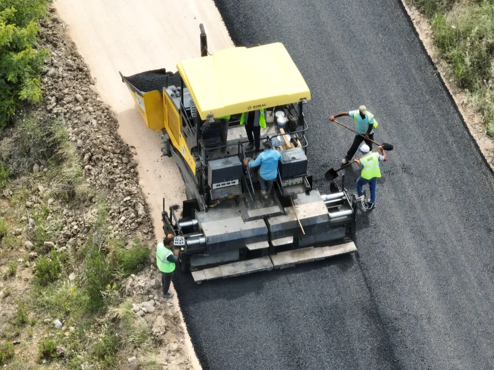BÜYÜKŞEHİR TOMRUKSUYU’NDA YOL SORUNUNU ÇÖZÜYOR