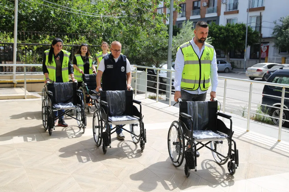 HBB TEKERLEKLİ SANDALYE DAĞITIMINI SÜRDÜRÜYOR