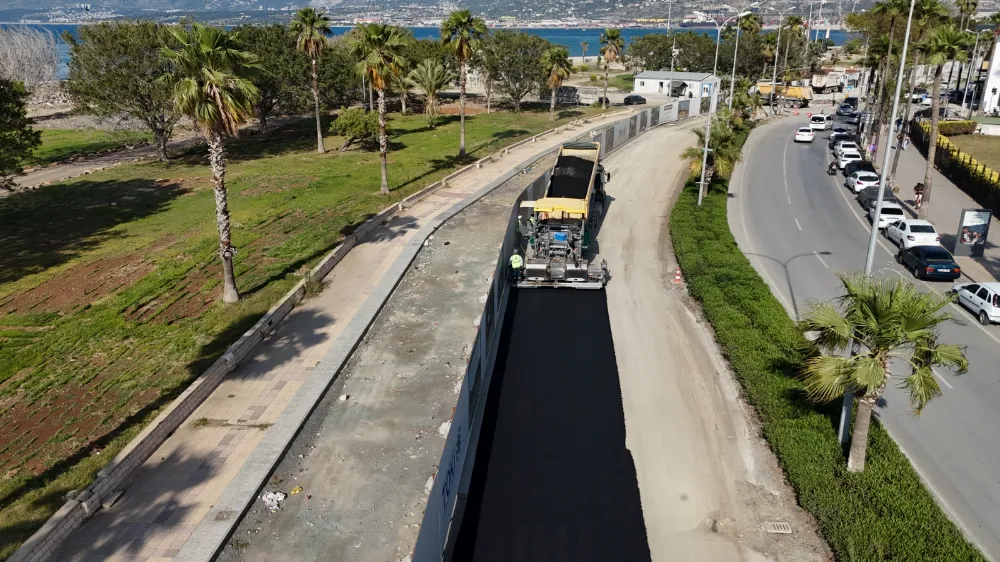 HBB, İSKENDERUN SAHİL YOLUNU ASFALTLAMAYA BAŞLADI