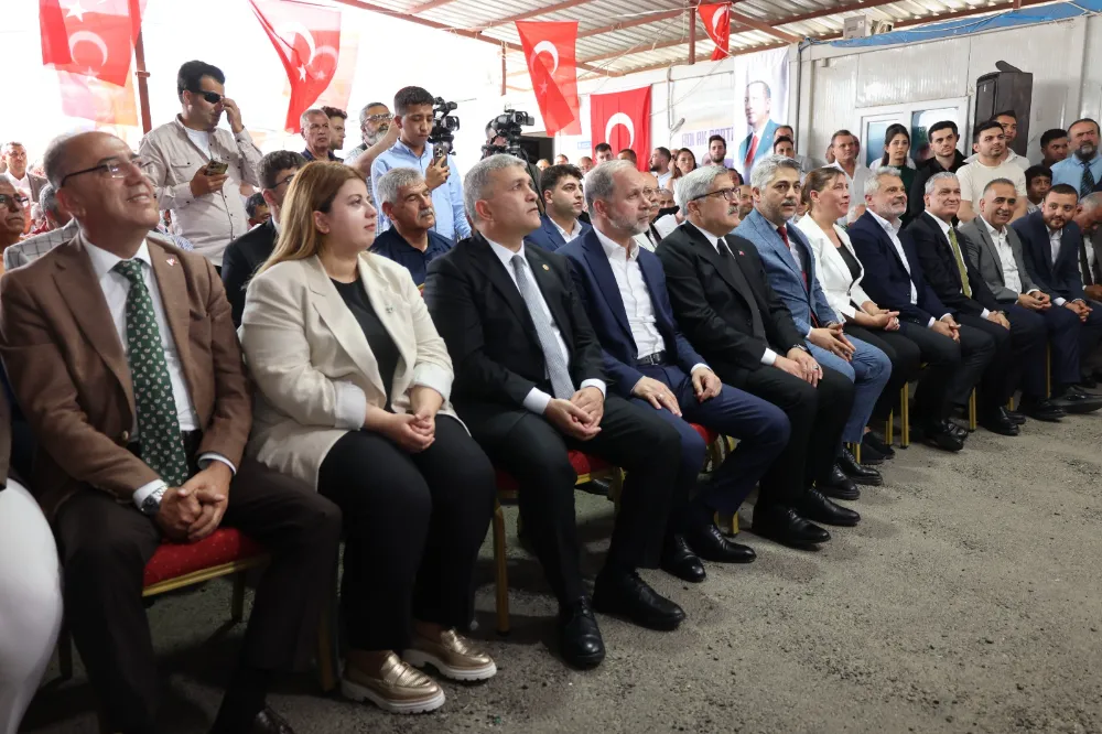 AK PARTİ AİLESİ BAYRAMDA BİR ARAYA GELDİ