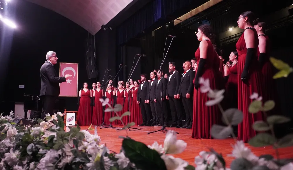 HBB ÇOK SESLİ KOROSU’NUN İLK KONSERİ İZLEYENLERİ BÜYÜLEDİ