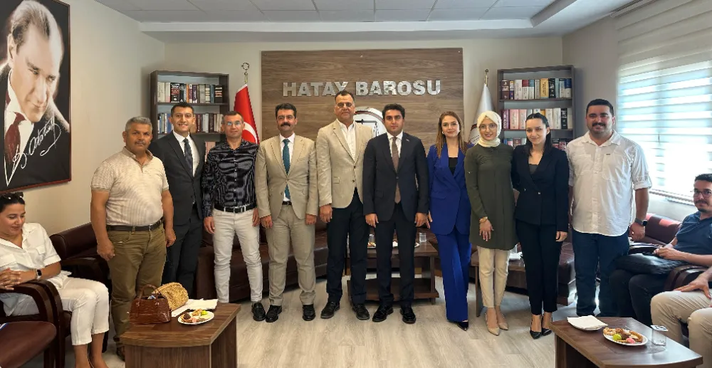 HATAY BAROSU, DÖRTYOL ADLİYESİNDE TAYİNLERİ ÇIKAN SAVCI VE HAKİMLERE TEŞEKKÜR PLAKETİ VERDİ