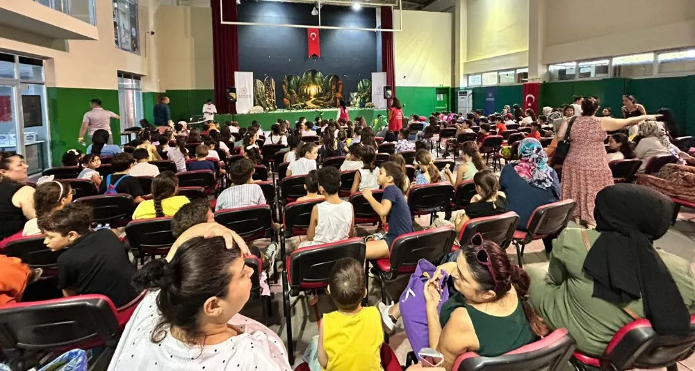 GENÇLERE UMUT VE FARKINDALIK TAŞIYAN MÜZİKAL TİYATRO GÖSTERİMİ