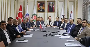 MMK METALURJİ’DE SÖZLEŞME SEVİNCİ