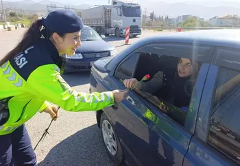 DÖRTYOL’DA OTOYOL JANDARMASINDAN KADINLAR GÜNÜ ETKİNLİĞİ
